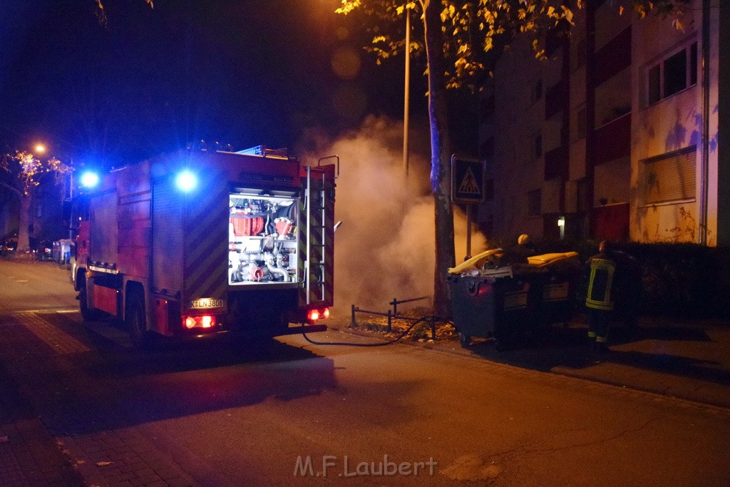 Mehrere Muell Sperrmuellbraende Köln Vingst Ansbacherstr P65.JPG - Miklos Laubert